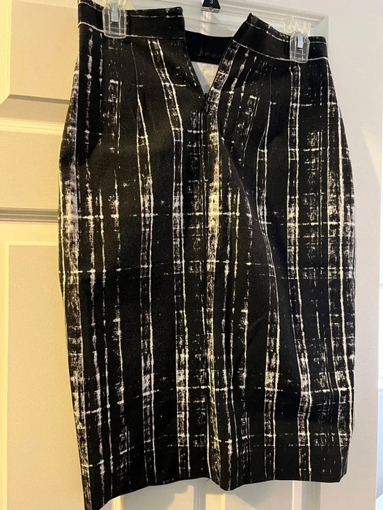 Banana Republic Black & White Vertical Stripe Pencil Skirt - Picture 2 of 3
